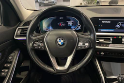 musta BMW 330 2020 kuva 25.