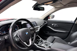 punainen BMW 330 2020 kuva 3.