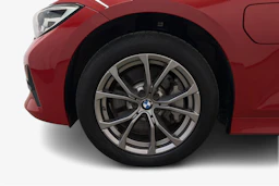 punainen BMW 330 2020 kuva 9.