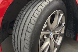 punainen BMW 330 2020 kuva 10.