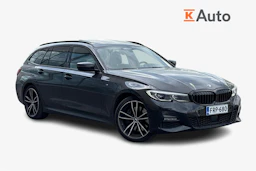 musta BMW 330 2020 kuva 1.