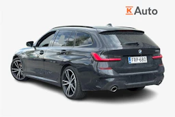 musta BMW 330 2020 kuva 2.