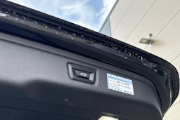 musta BMW 330 2020 kuva 5.