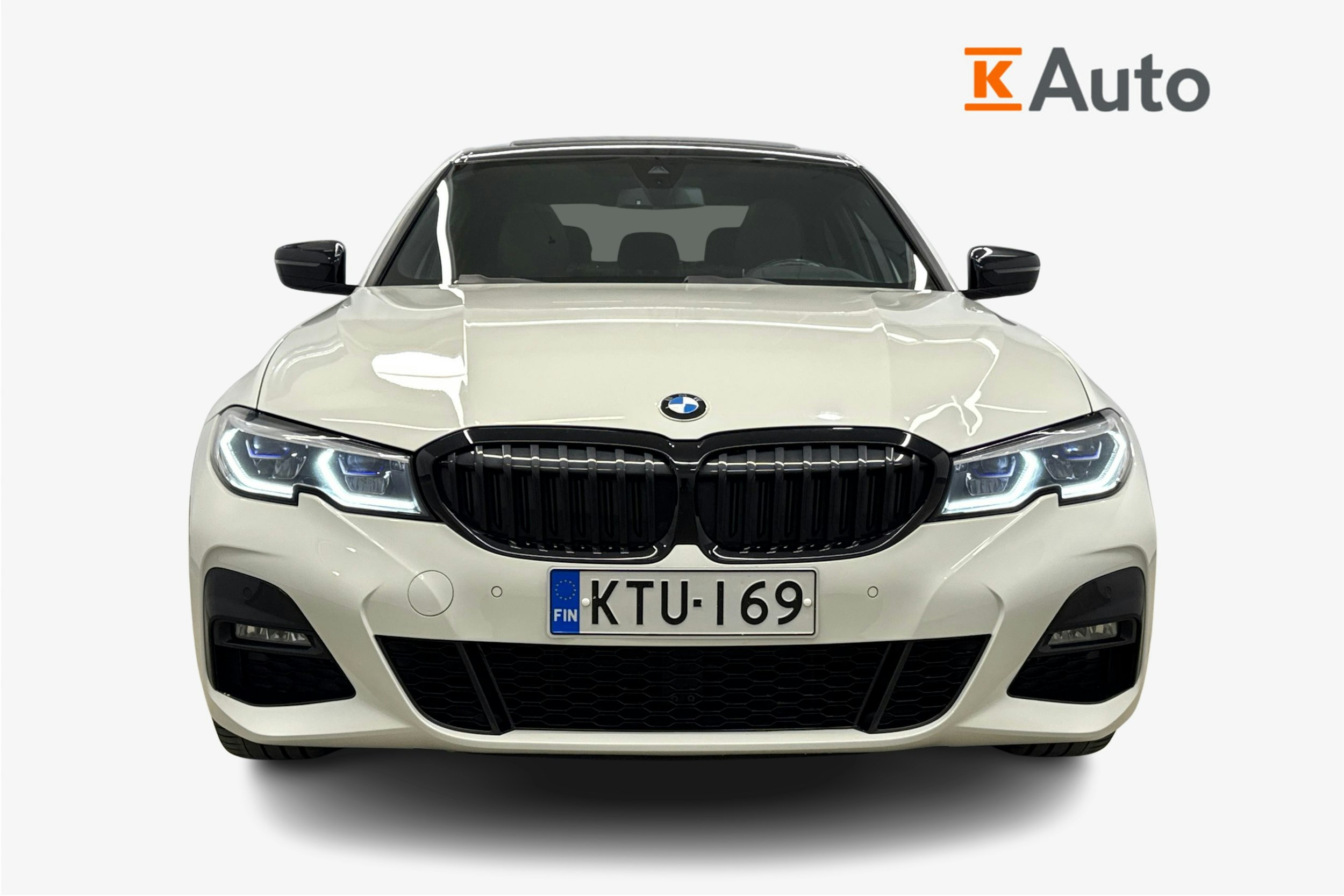 valkoinen BMW 330 2020 kuva 5.