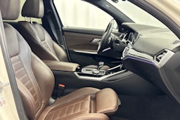 valkoinen BMW 330 2020 kuva 13.