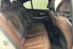 valkoinen BMW 330 2020 kuva 14.