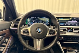valkoinen BMW 330 2020 kuva 16.
