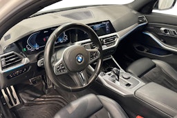 valkoinen BMW 330 2020 kuva 7.