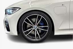 valkoinen BMW 330 2020 kuva 11.