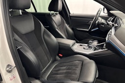 valkoinen BMW 330 2020 kuva 14.