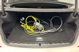 valkoinen BMW 330 2020 kuva 16.