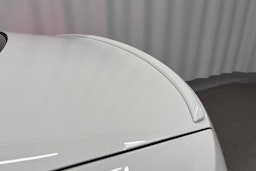 valkoinen BMW 330 2020 kuva 17.