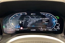 valkoinen BMW 330 2020 kuva 19.