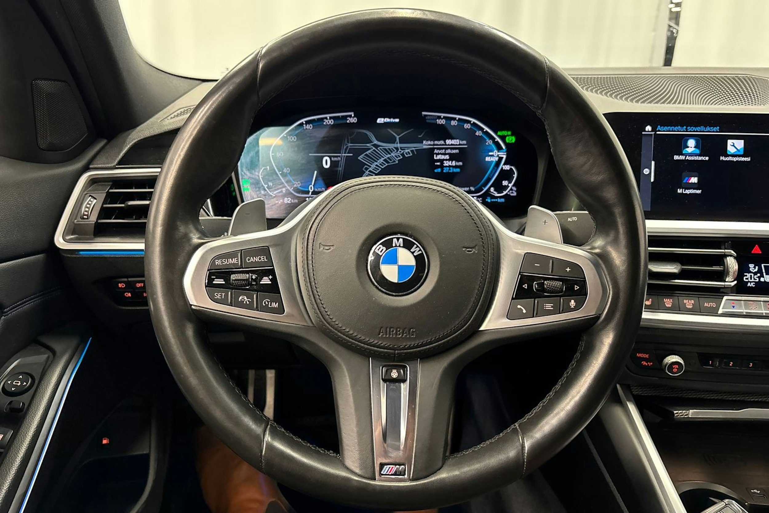 valkoinen BMW 330 2020 kuva 20.