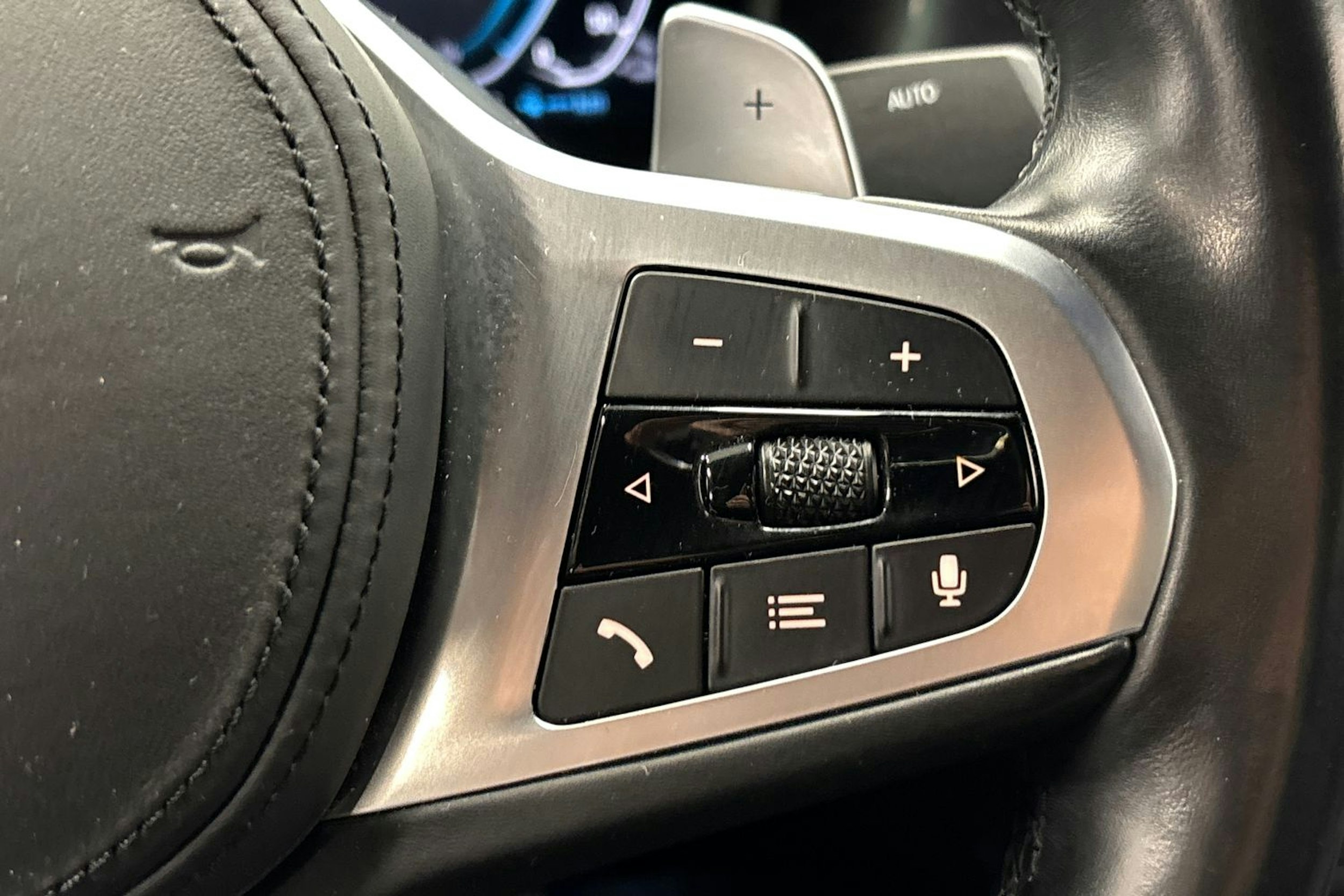 valkoinen BMW 330 2020 kuva 22.