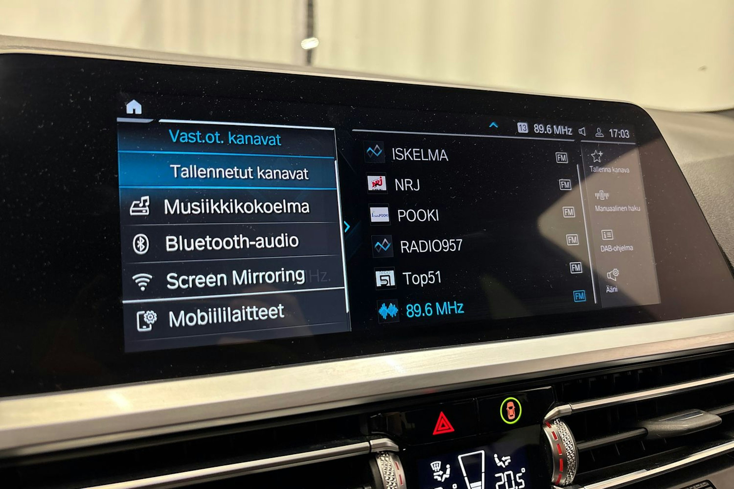 valkoinen BMW 330 2020 kuva 26.