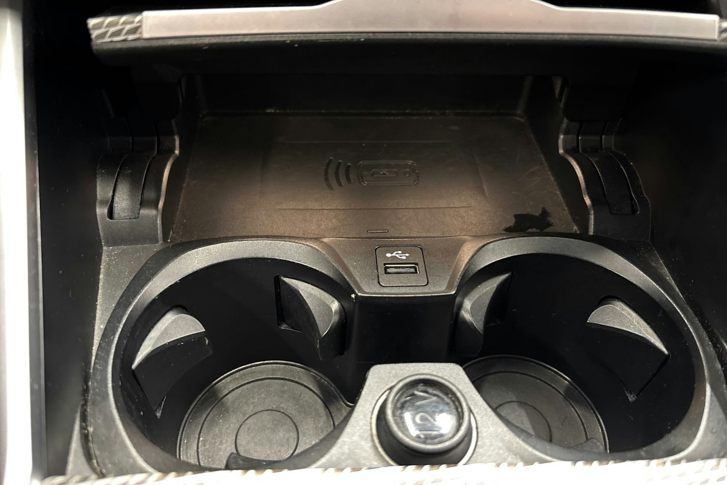 valkoinen BMW 330 2020 kuva 29.