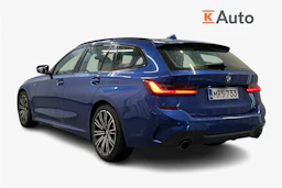 sininen BMW 330 2020 kuva 2.