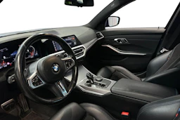 sininen BMW 330 2020 kuva 3.
