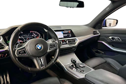 sininen BMW 330 2020 kuva 6.