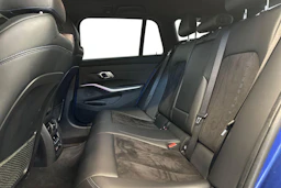 sininen BMW 330 2020 kuva 8.