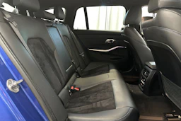 sininen BMW 330 2020 kuva 10.
