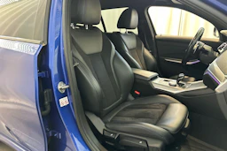 sininen BMW 330 2020 kuva 11.