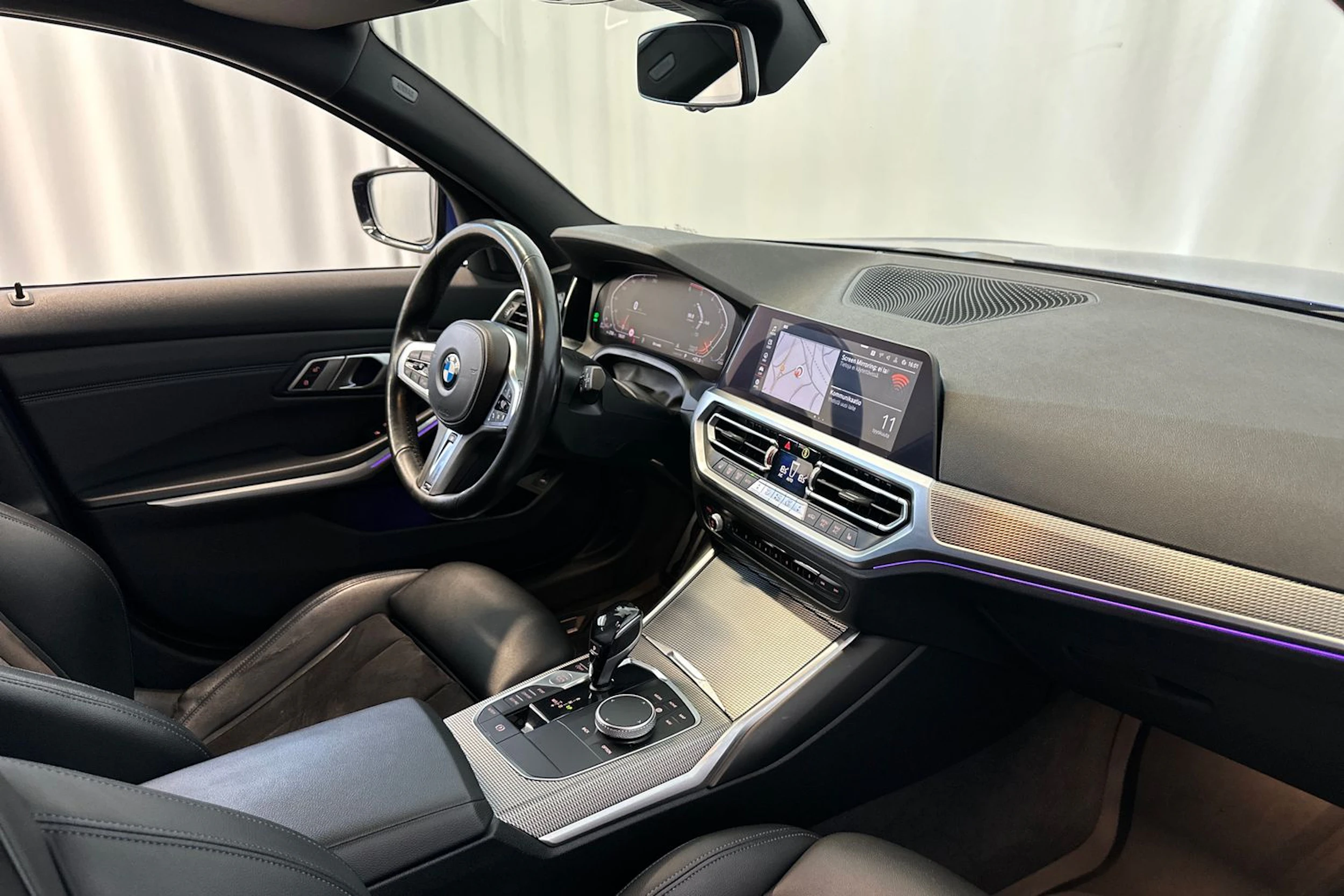 sininen BMW 330 2020 kuva 12.