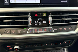 sininen BMW 330 2020 kuva 23.