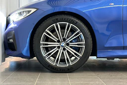 sininen BMW 330 2020 kuva 29.