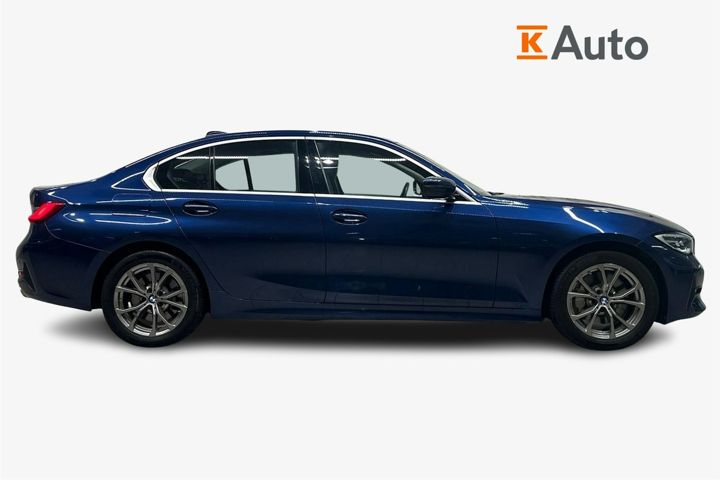 Sininen BMW 330 2020 kuva 6.