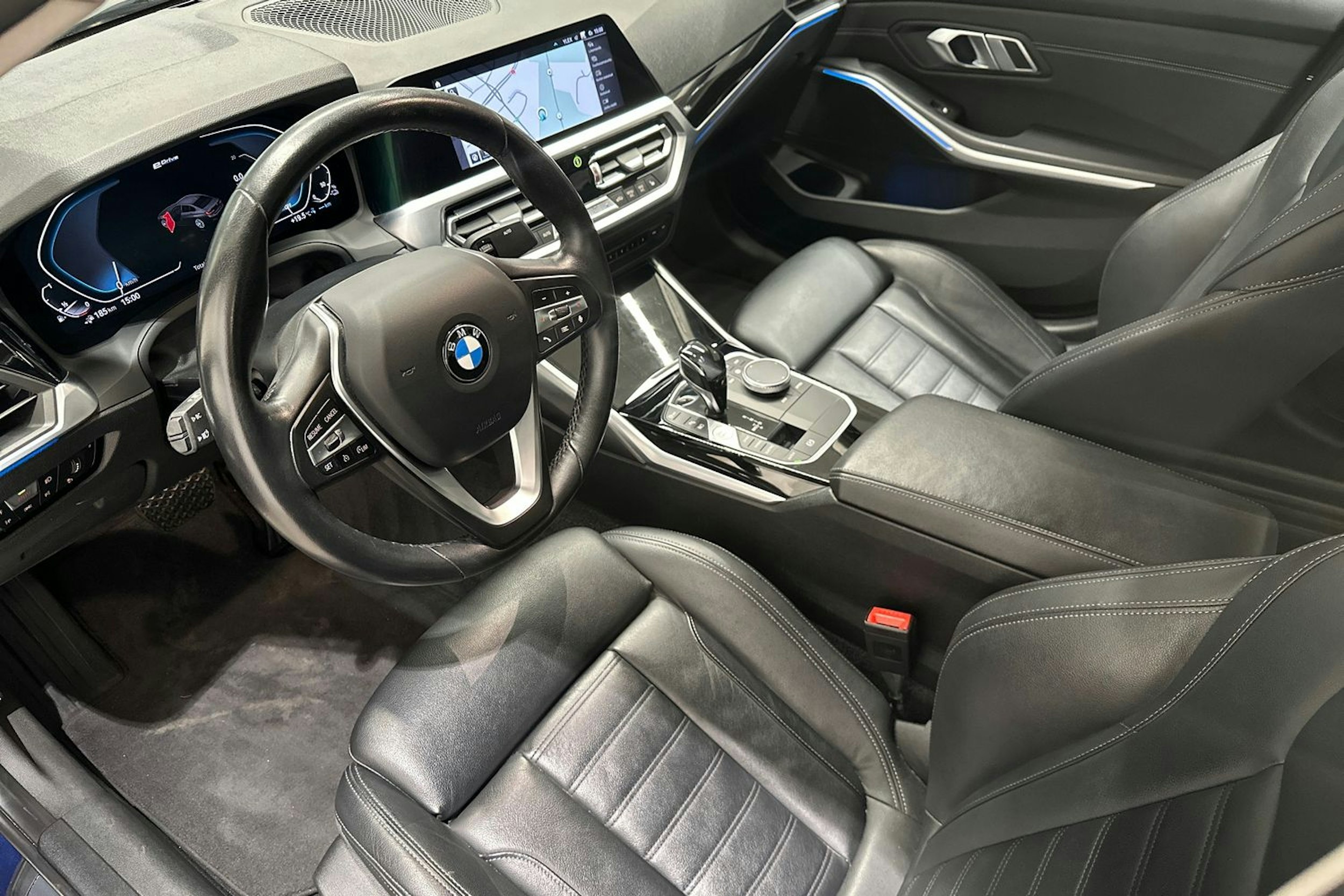 Sininen BMW 330 2020 kuva 7.