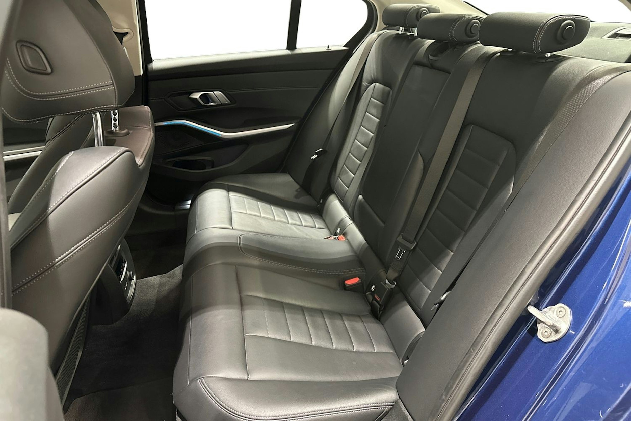 Sininen BMW 330 2020 kuva 10.