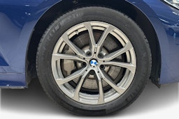 Sininen BMW 330 2020 kuva 11.