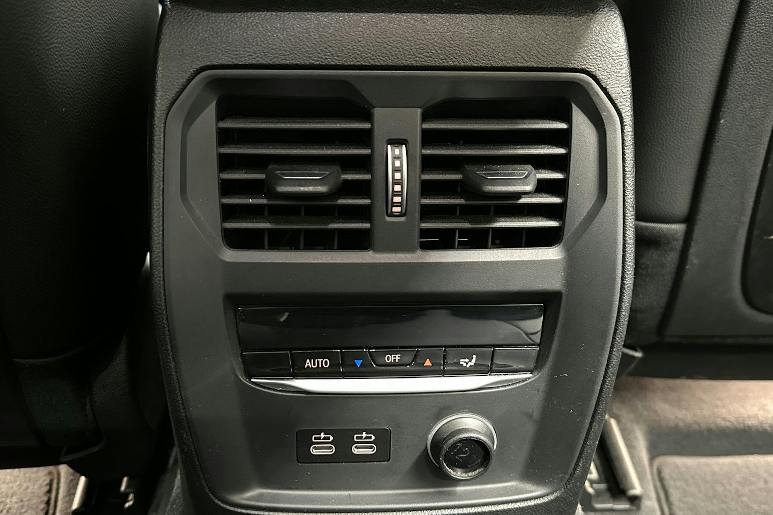 Sininen BMW 330 2020 kuva 15.