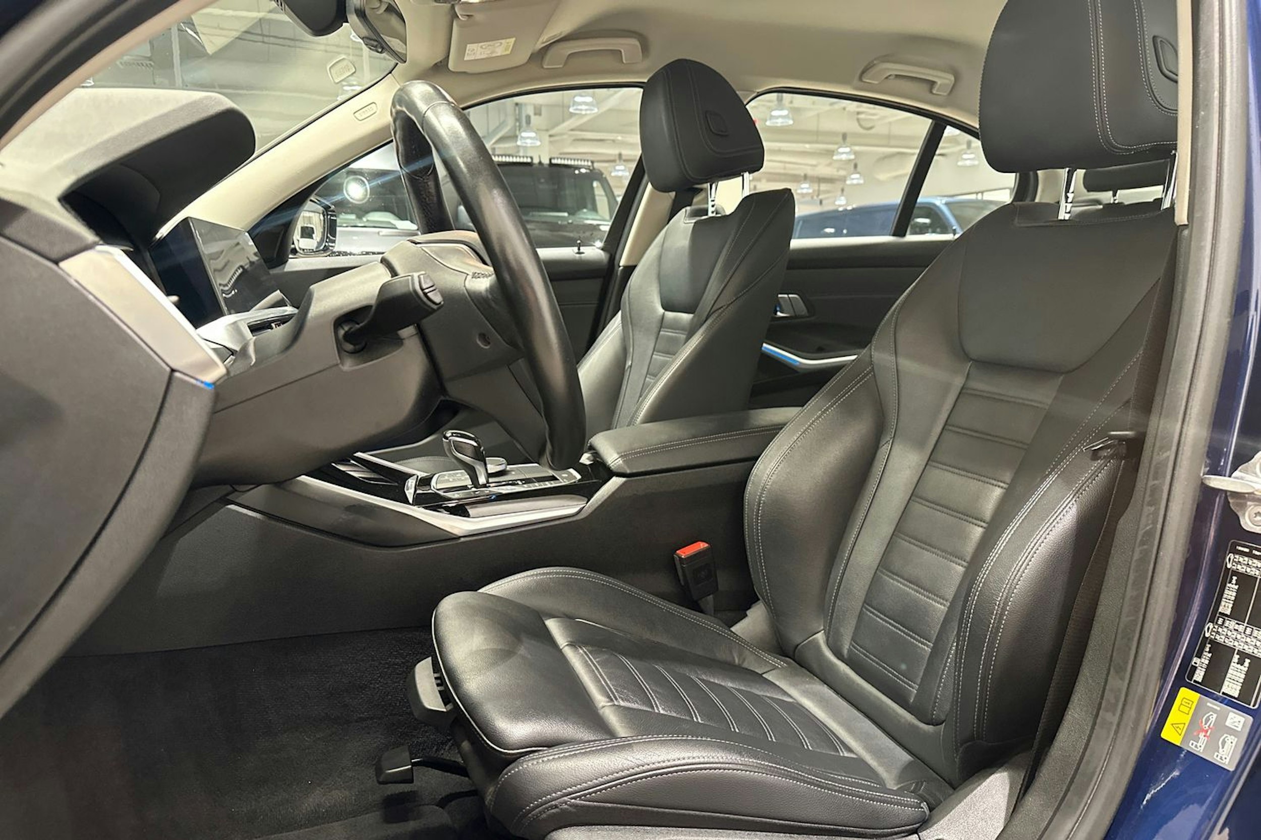 Sininen BMW 330 2020 kuva 17.