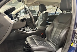 Sininen BMW 330 2020 kuva 17.