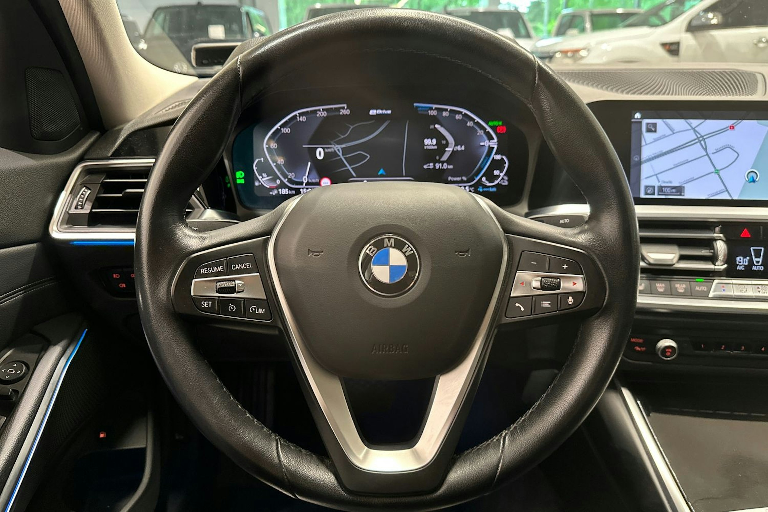 Sininen BMW 330 2020 kuva 18.