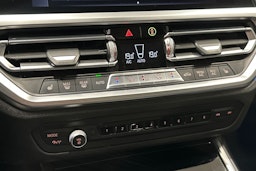 Sininen BMW 330 2020 kuva 27.