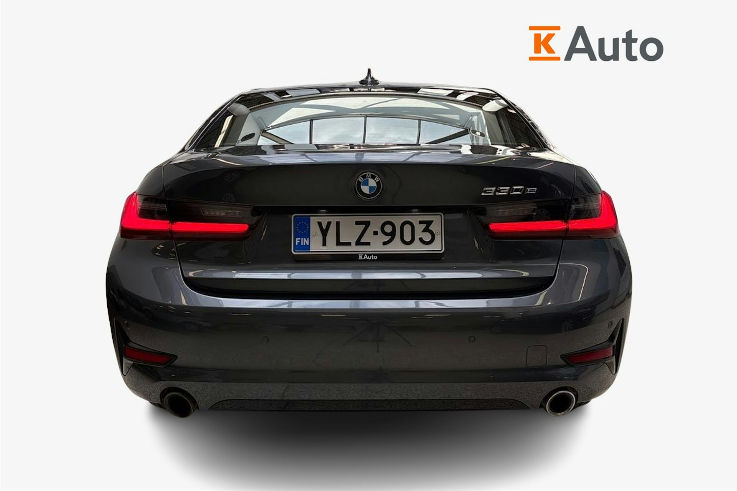 harmaa BMW 330 2020 kuva 3.