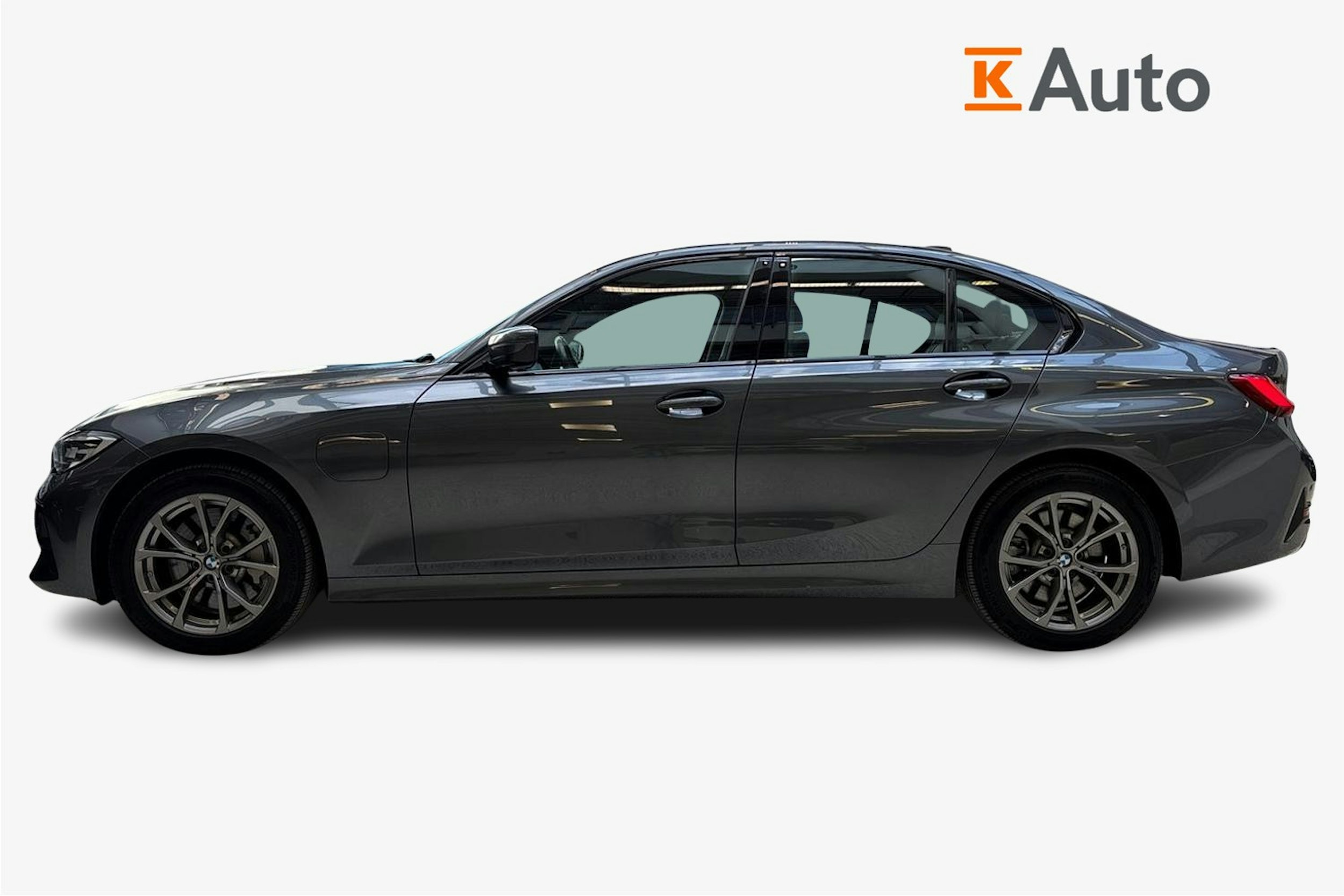 harmaa BMW 330 2020 kuva 6.
