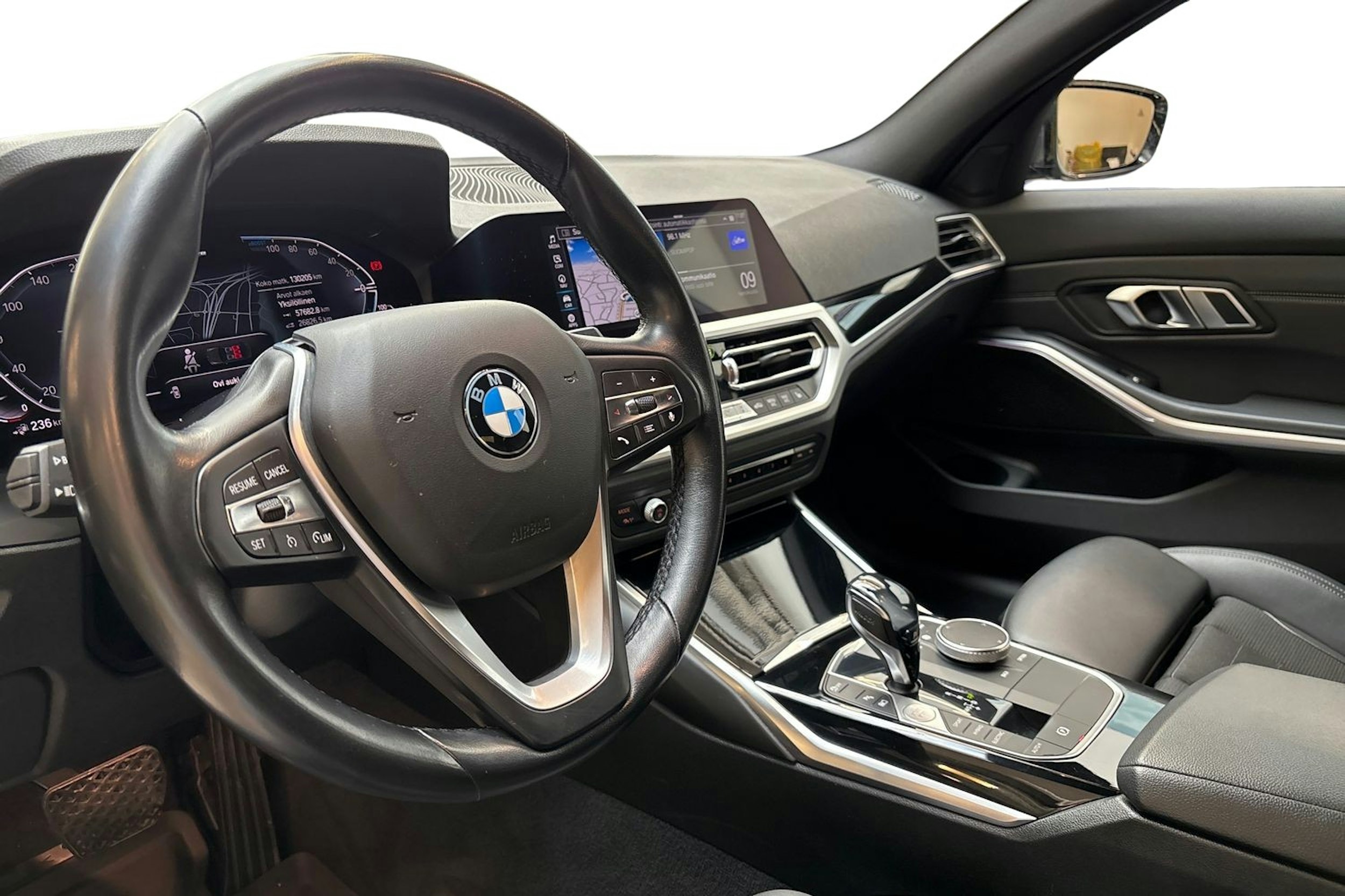 harmaa BMW 330 2020 kuva 7.