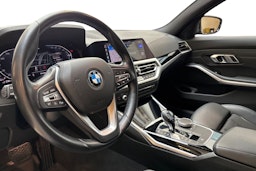 harmaa BMW 330 2020 kuva 7.