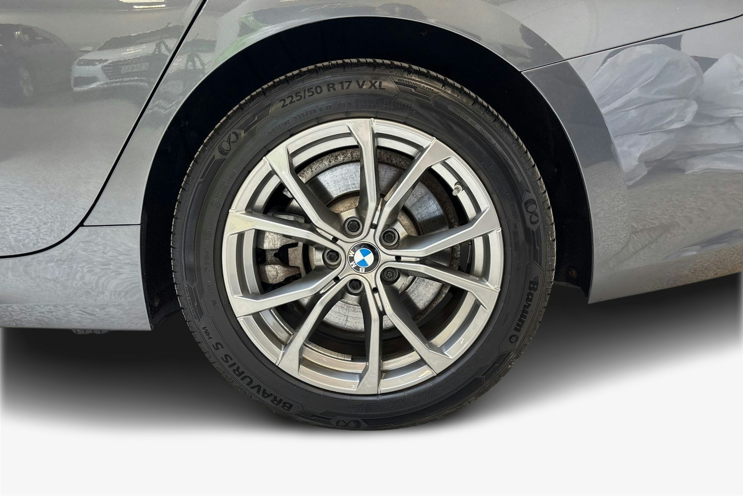 harmaa BMW 330 2020 kuva 11.