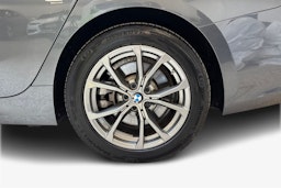 harmaa BMW 330 2020 kuva 11.