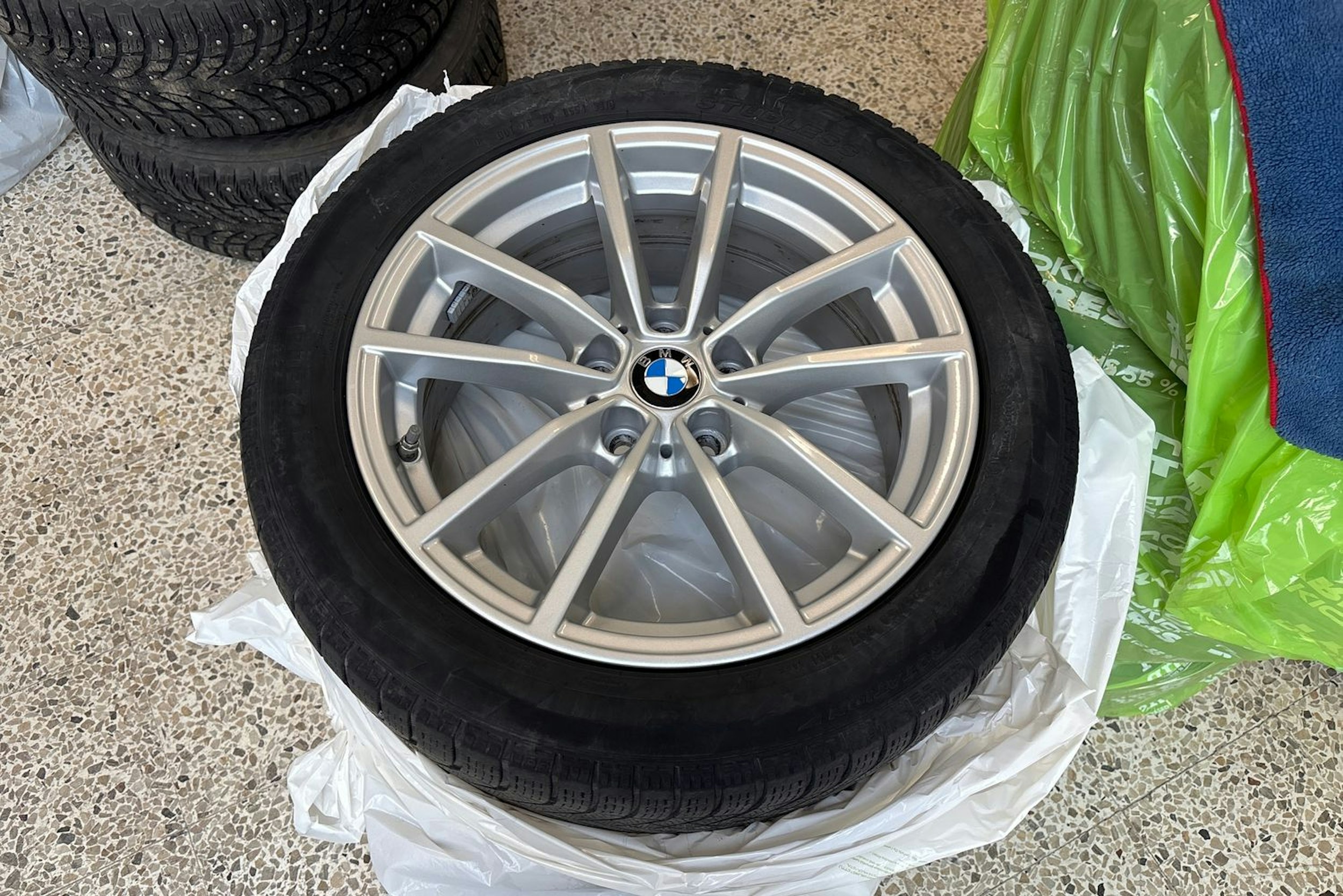 harmaa BMW 330 2020 kuva 14.