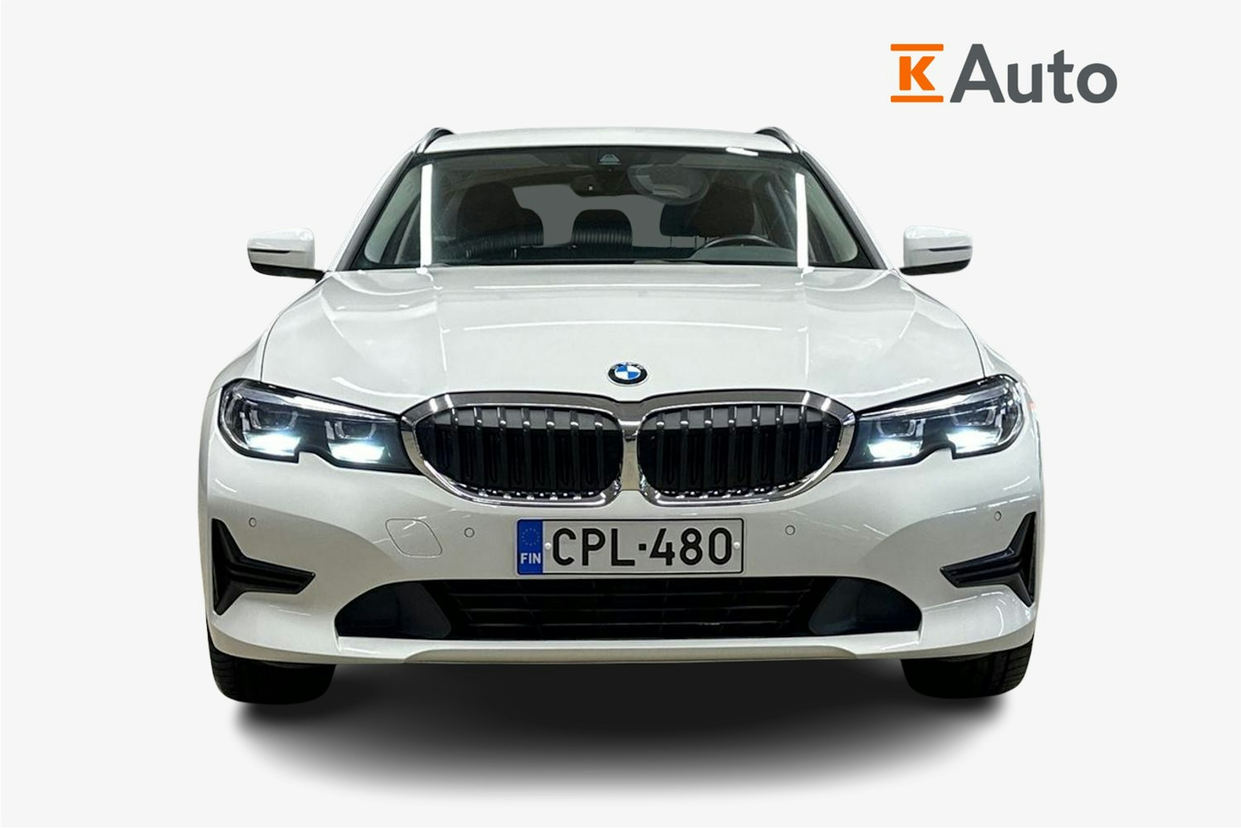 valkoinen BMW 330 2021 kuva 5.