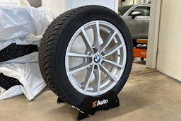 valkoinen BMW 330 2021 kuva 8.