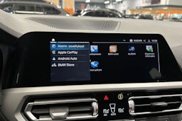 valkoinen BMW 330 2021 kuva 18.