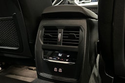 valkoinen BMW 330 2021 kuva 26.